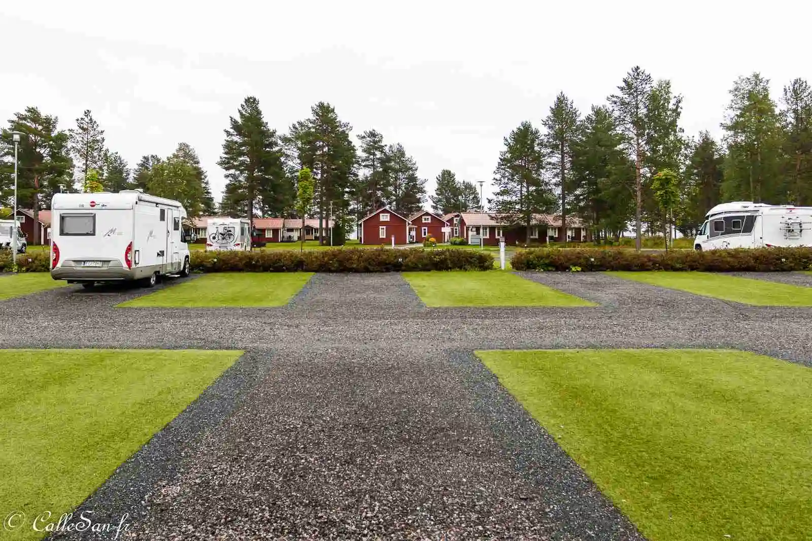 Bo prisvärt på vandrarhem vid Skellefteå Camping! Nära city & älven. Pool, äventyrsbad, skidåkning, restaurang & aktiviteter året runt. Boka nu!