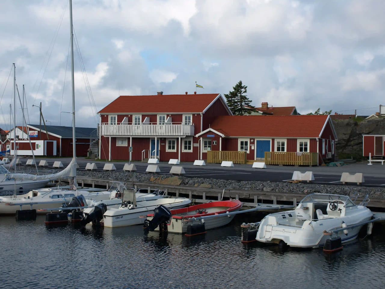 Unikt vandrarhem och gästhamn i skärgården med marina faciliteter och komfort