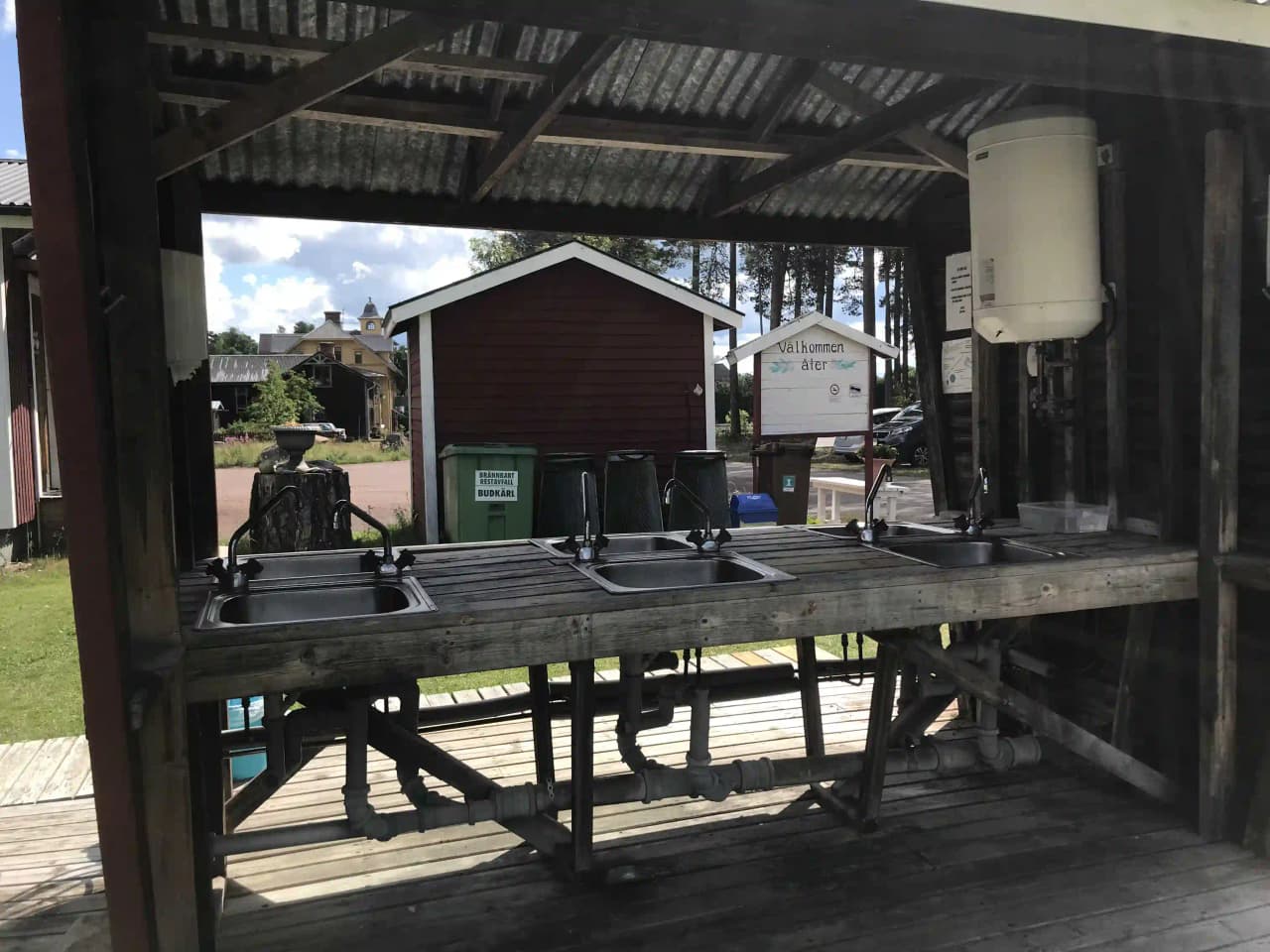 Bo prisvärt på Furudals Vandrarhem & Sjöcamping vid Oresjön, Dalarna. Vandrarhem, stuga & camping med sjöutsikt. Nära bad, fiske, vandring & hockey.