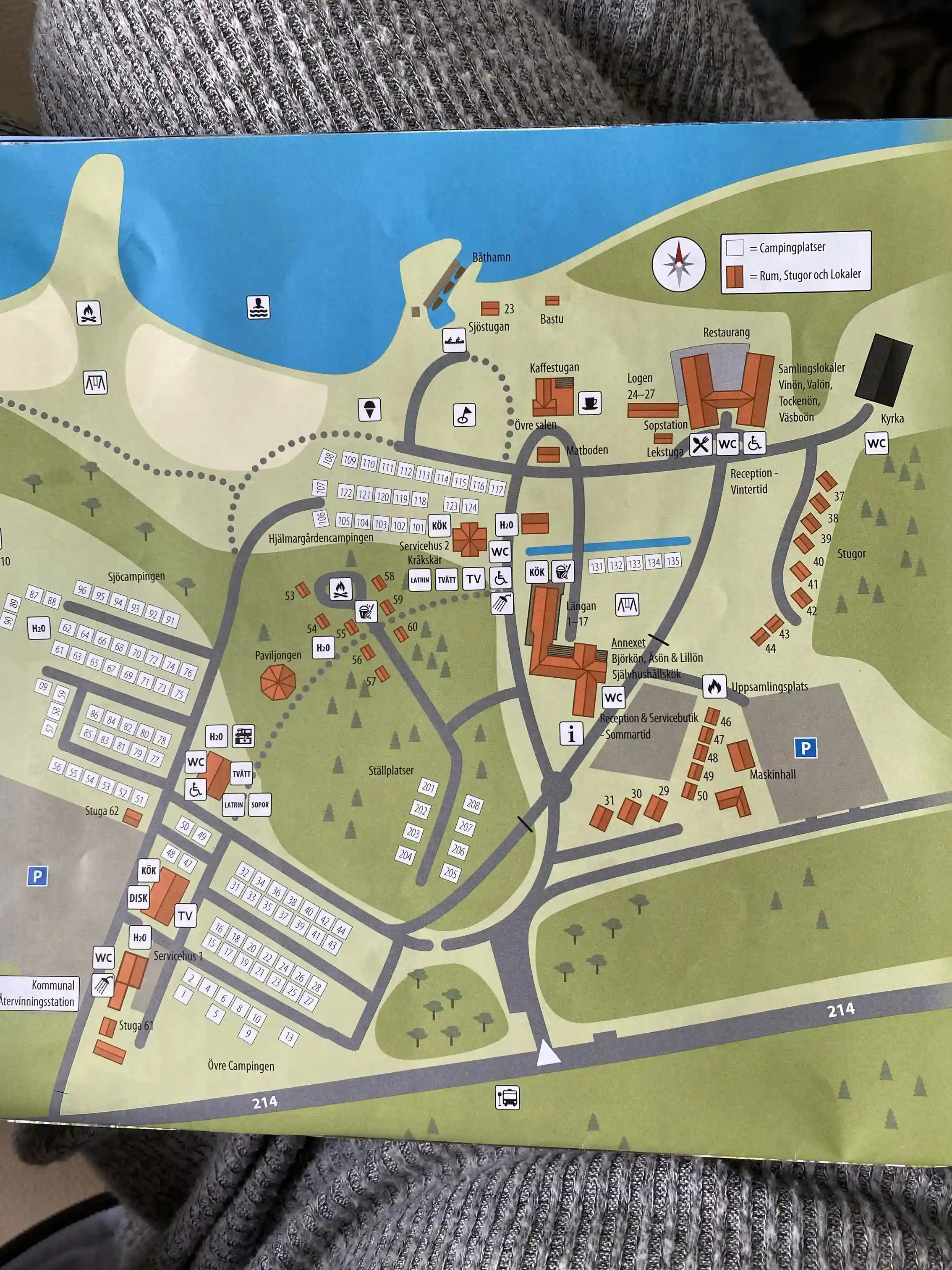 Bo på Hjälmargården vandrarhem vid Hjälmaren! Bekväma rum med dusch/WC, kök, bad, fiske, aktiviteter & café. Familjevänligt & öppet året runt. Boka nu!