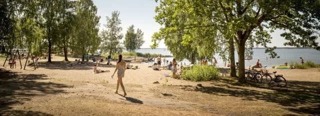 Bo prisvärt på Ekuddens nyrenoverade vandrarhem & camping i Kungsör vid Mälaren. Nära centrum & tåg. Bad, kanot, minigolf, bastu. Öppet året om.